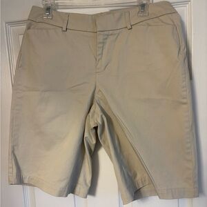 Dockers Women's Beige Bermudas sz 10